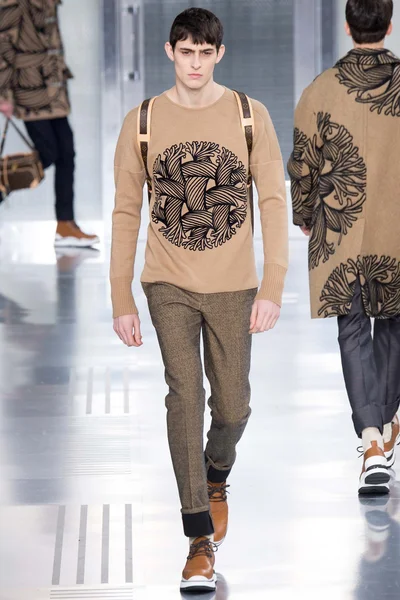 Look 3